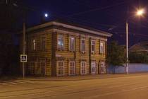 Байкал Иркутск, город на Ангаре Дом на улице Тимирязева и луна над ним