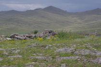 Байкал Южная часть Ольхона За остатком стены ольхонские степи