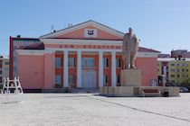 Дом культуры, Ленин и лавочка