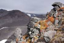 Камчатка Корякский и Авачинский вулканы Чёрный шлак, серые камни
