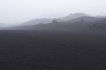 Камчатка Вулкан Толбачик и чёрное пространство рядом Чёрное и серое