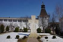 Крест и Оружейная башня Пафнутьева монастыря