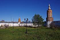 За оградой монастыря Бобреневского