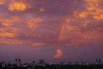 Москва Вид из окна на Москву и небо над ней Кусочек вечерней радуги