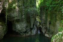 Сочи Агурское ущелье, Агурские водопады Щель для проистекания воды