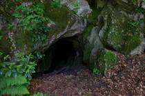 Пещера на склоне